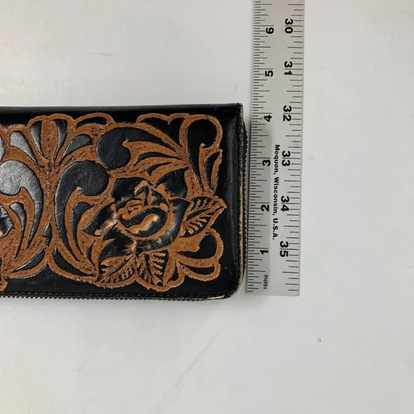 Alejandro Yeo Women's Hand-Tooled Leather Zippered Clutch Wallet - Picture 12 of 12